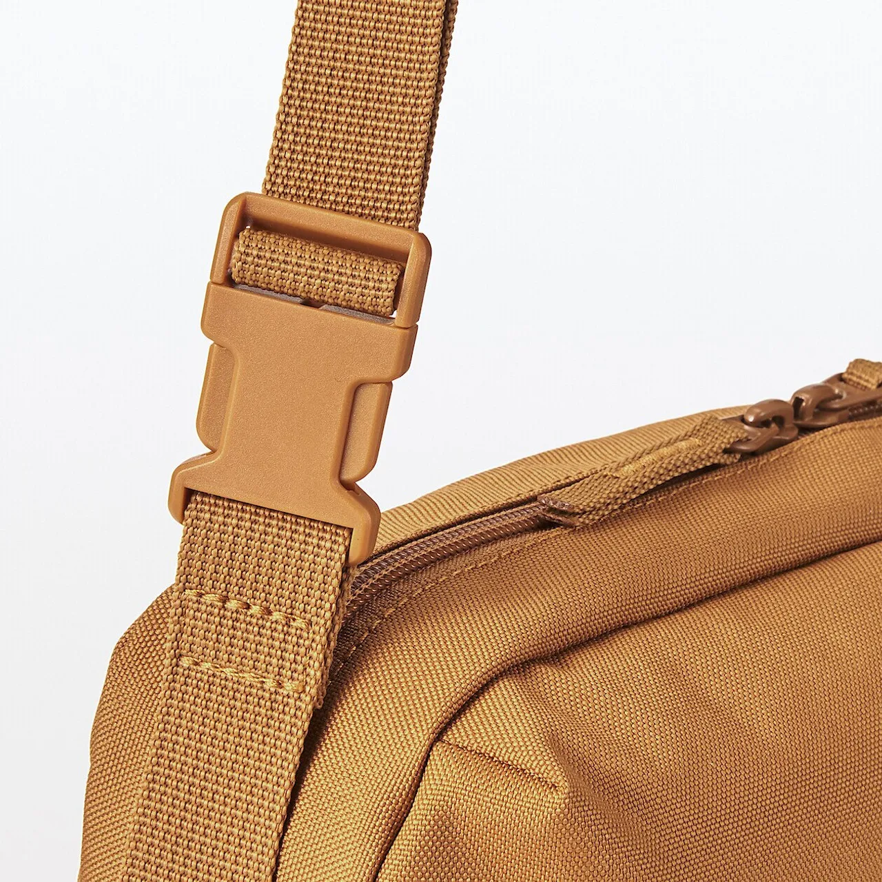 Borsa a tracolla idrorepellente