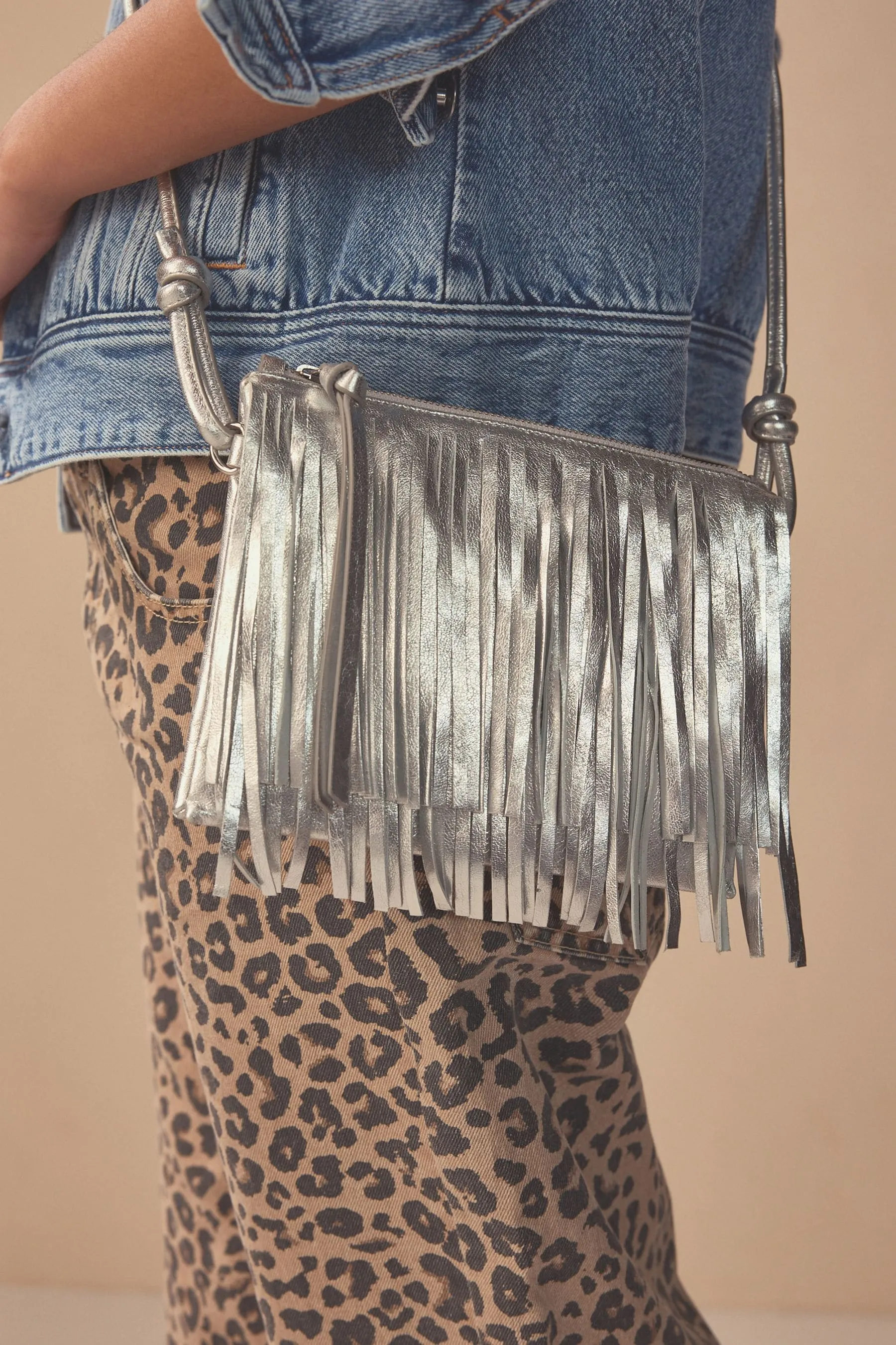 Borsa a tracolla western in pelle con frange    