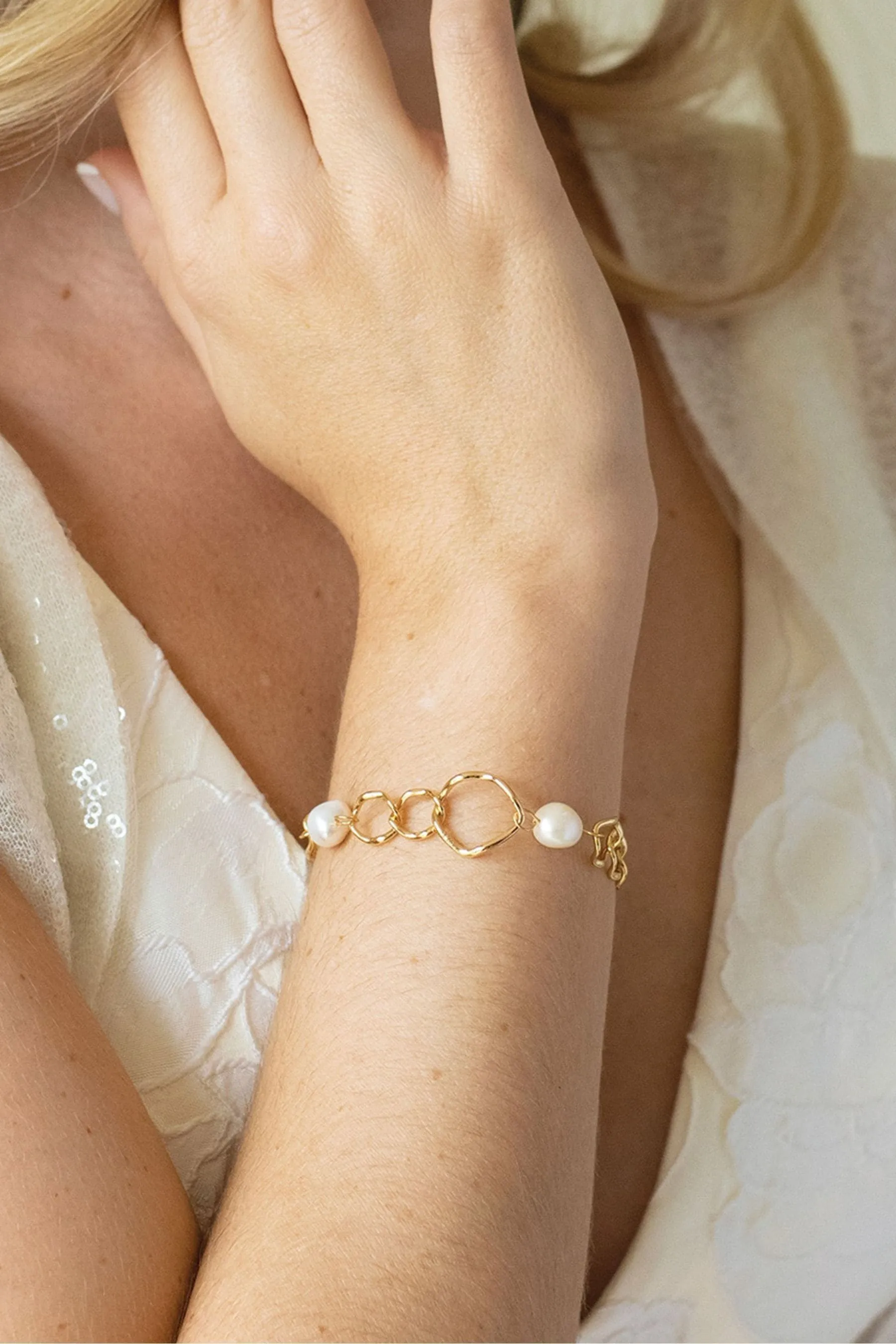 Bracciale a cerchio con Ivory & Co Caprice e perle