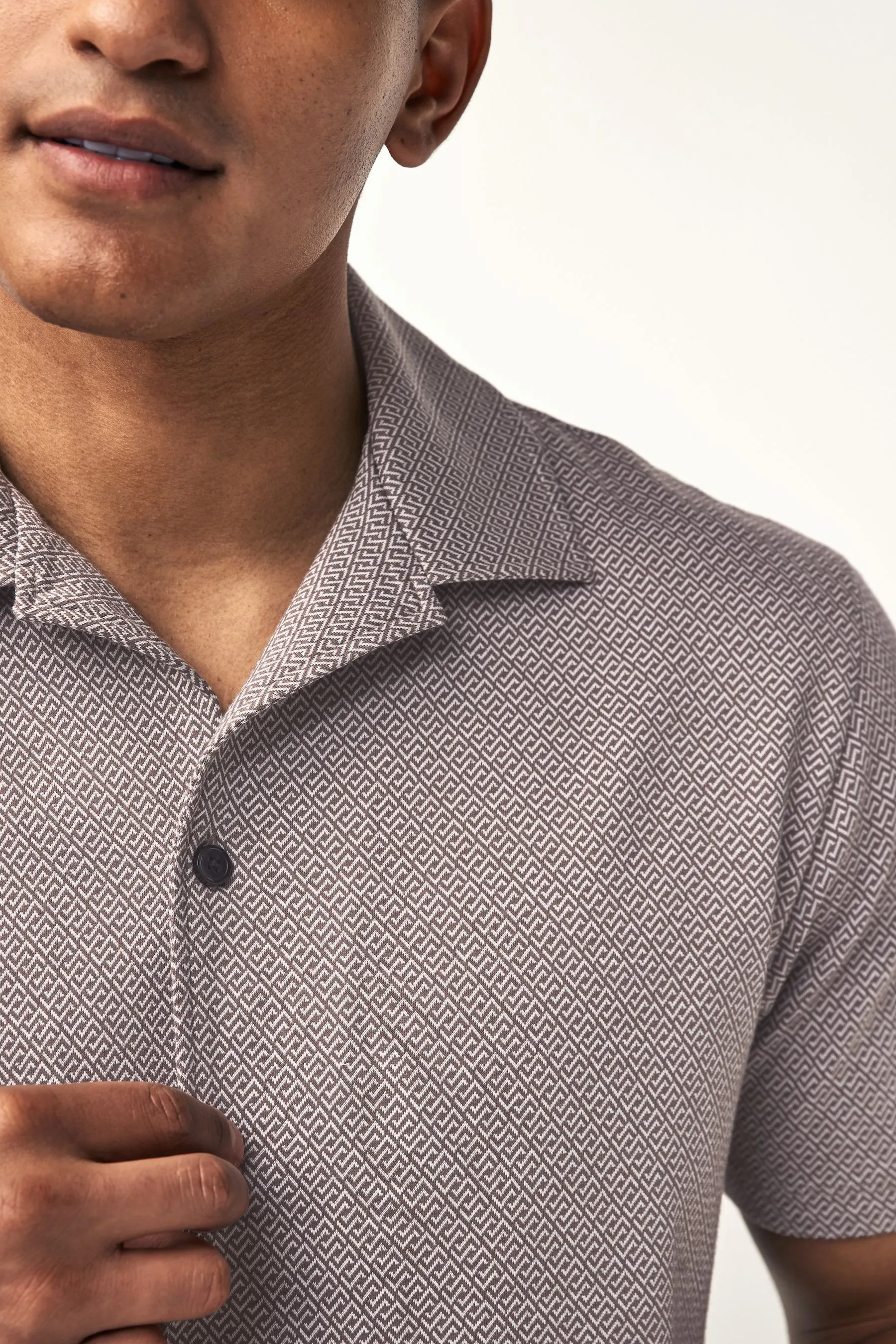 Camicia Maniche corte in jersey testurizzato con colletto cubano    