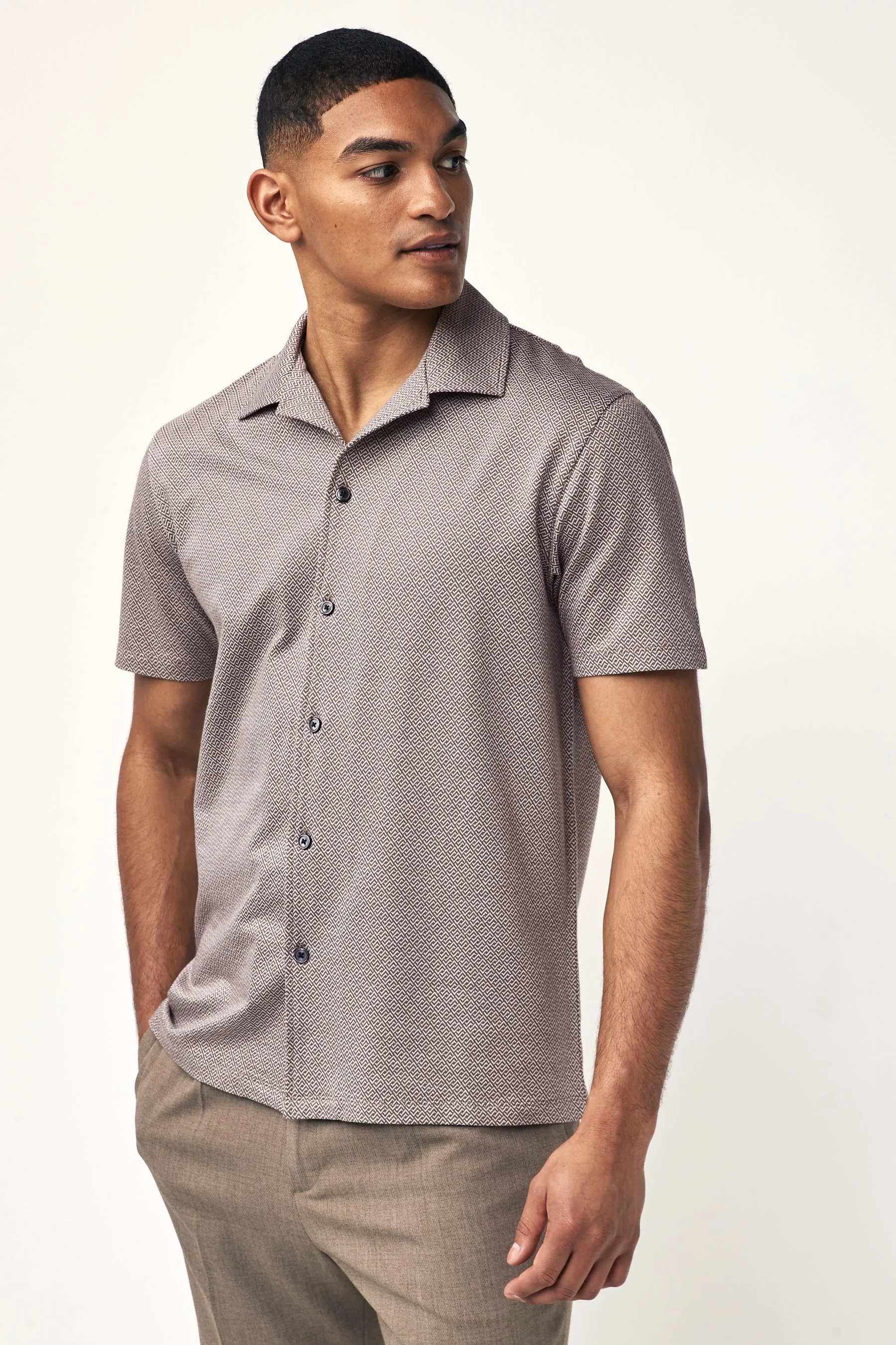 Camicia Maniche corte in jersey testurizzato con colletto cubano    