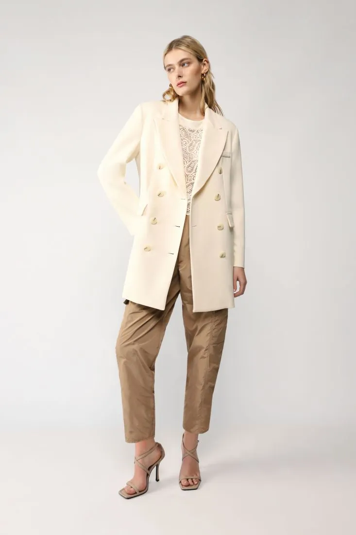Cappotto lungo doppiopetto monocolour con revers a lancia