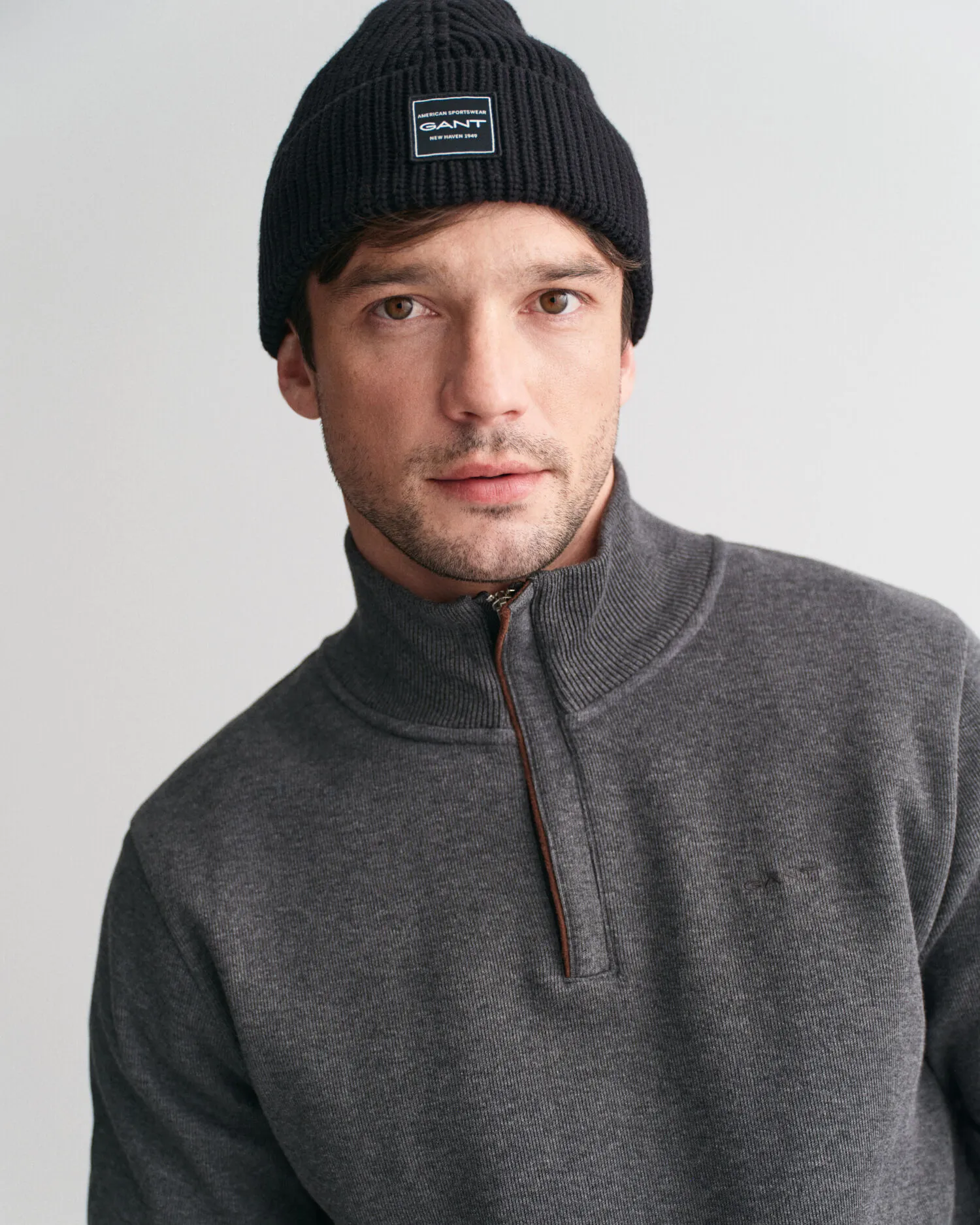 Felpa Sacker Rib con zip corta    