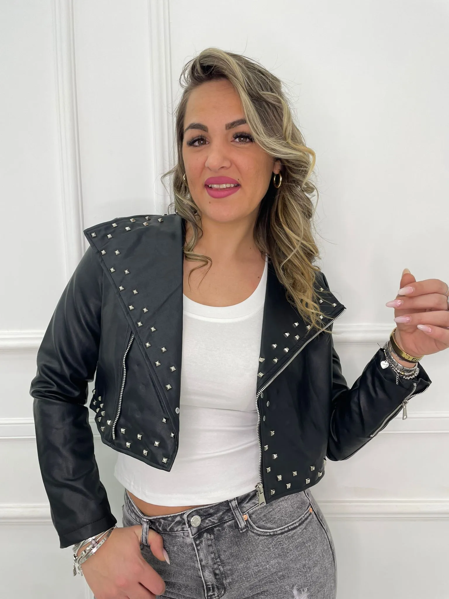 Giubbino eco pelle con borchie