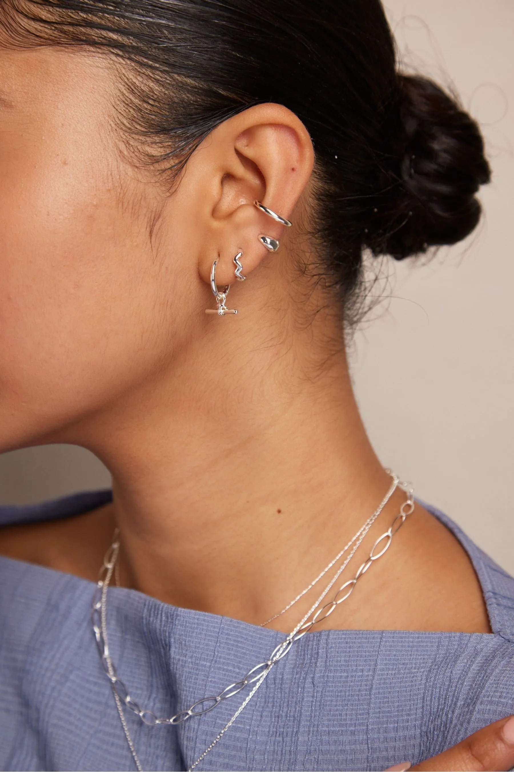 Orelia London - Argento sterling - Dainty - Orecchini a cerchio piccoli annodati con barretta a T