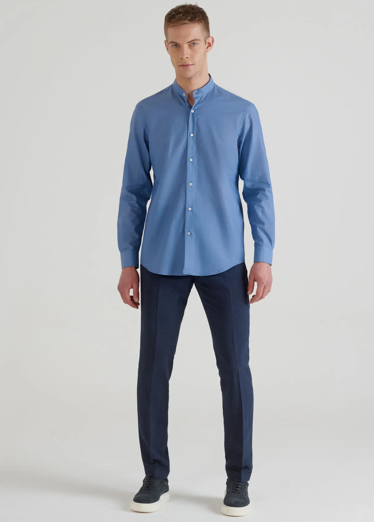 Pantalone in misto lino con pinces