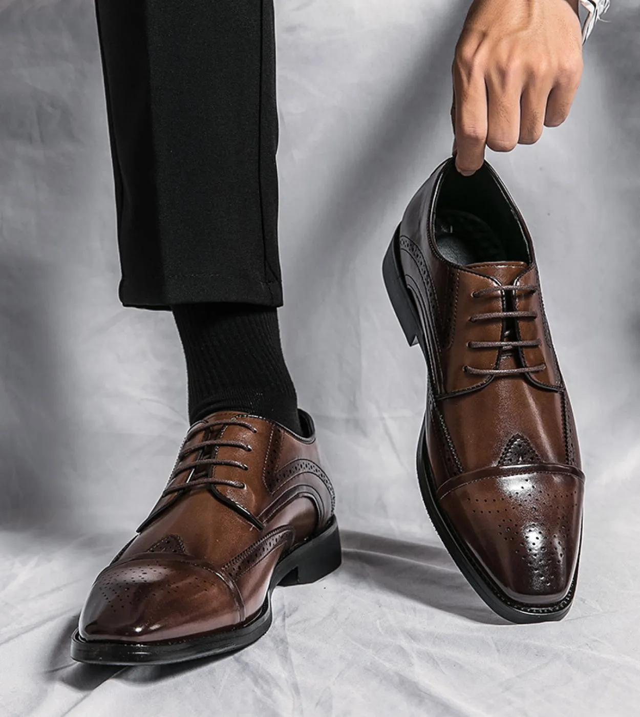 Scarpe da uomo in pelle con intaglio Brock Abito Scarpe da ufficio da lavoro Scarpe derby da uomo per feste di nozze Scarpe a pu