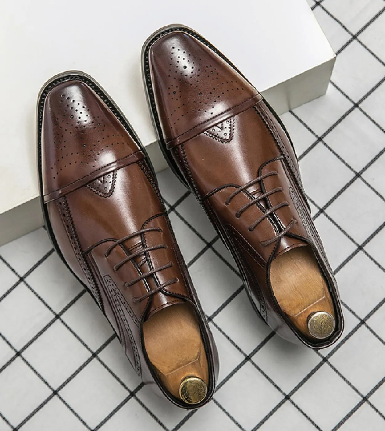 Scarpe da uomo in pelle con intaglio Brock Abito Scarpe da ufficio da lavoro Scarpe derby da uomo per feste di nozze Scarpe a pu