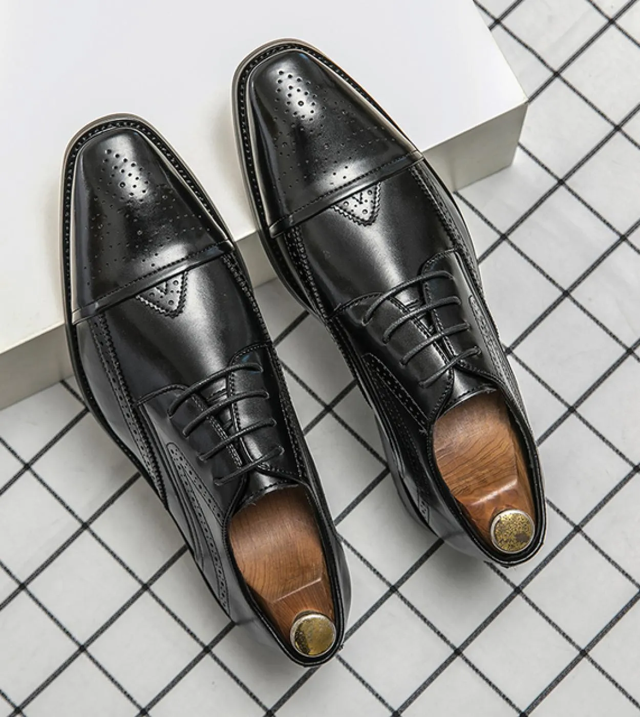 Scarpe da uomo in pelle con intaglio Brock Abito Scarpe da ufficio da lavoro Scarpe derby da uomo per feste di nozze Scarpe a pu