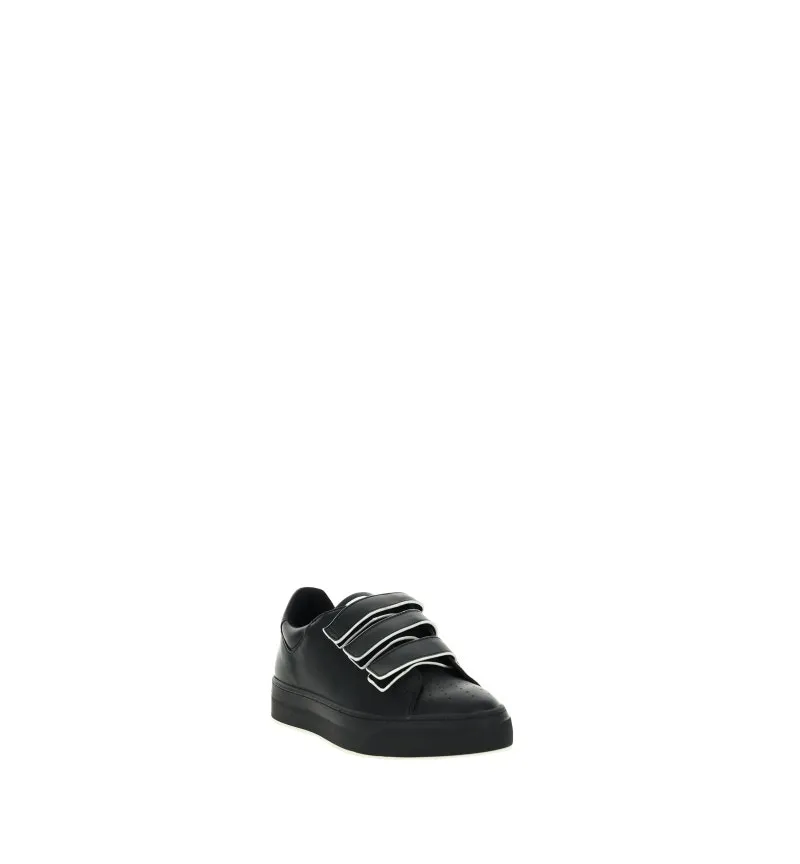 Sneakers con strappi