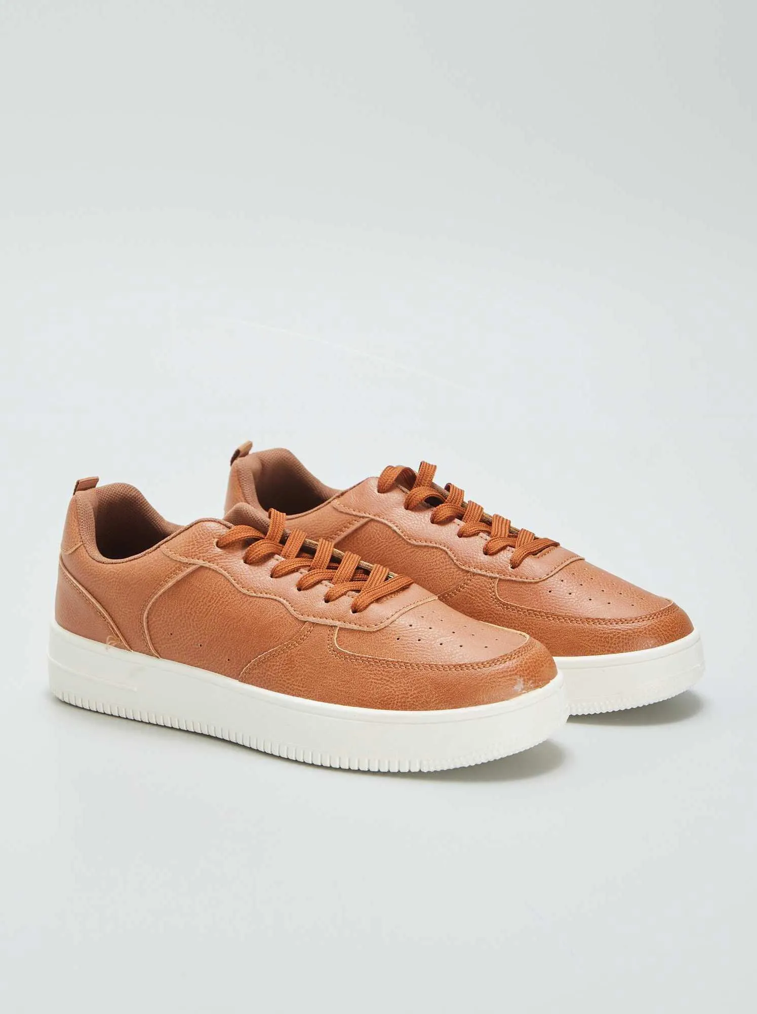 Sneakers da città basse in similpelle - MARRONE
