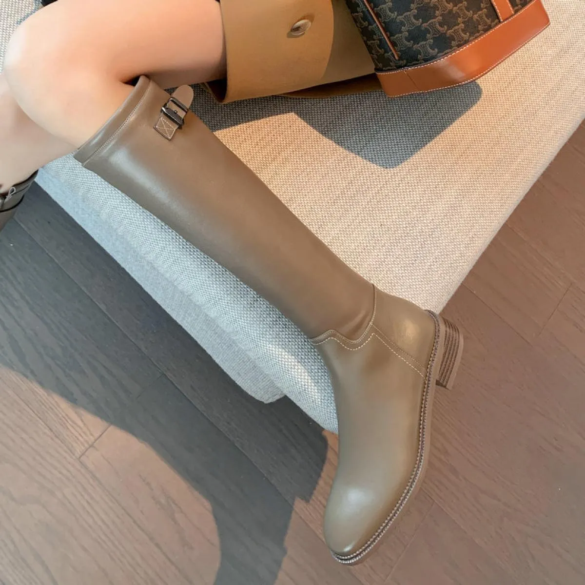 Stivali al ginocchio da donna con decorazione in metallo di marca Autunno Inverno Vera pelle Moda popolare Scarpe fresche Donna